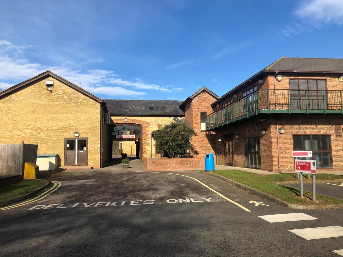 National Badminton Centre Lodge&Health Club Milton Keynes Extérieur photo